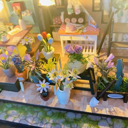 2Kids Toys - Miniatura kućice Darcyin cvjetna kuća 2xAAA