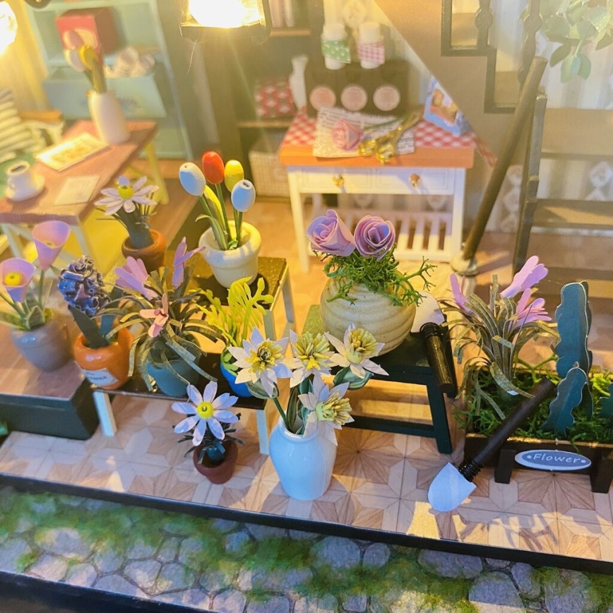 2Kids Toys - Miniatura kućice Darcyin cvjetna kuća 2xAAA