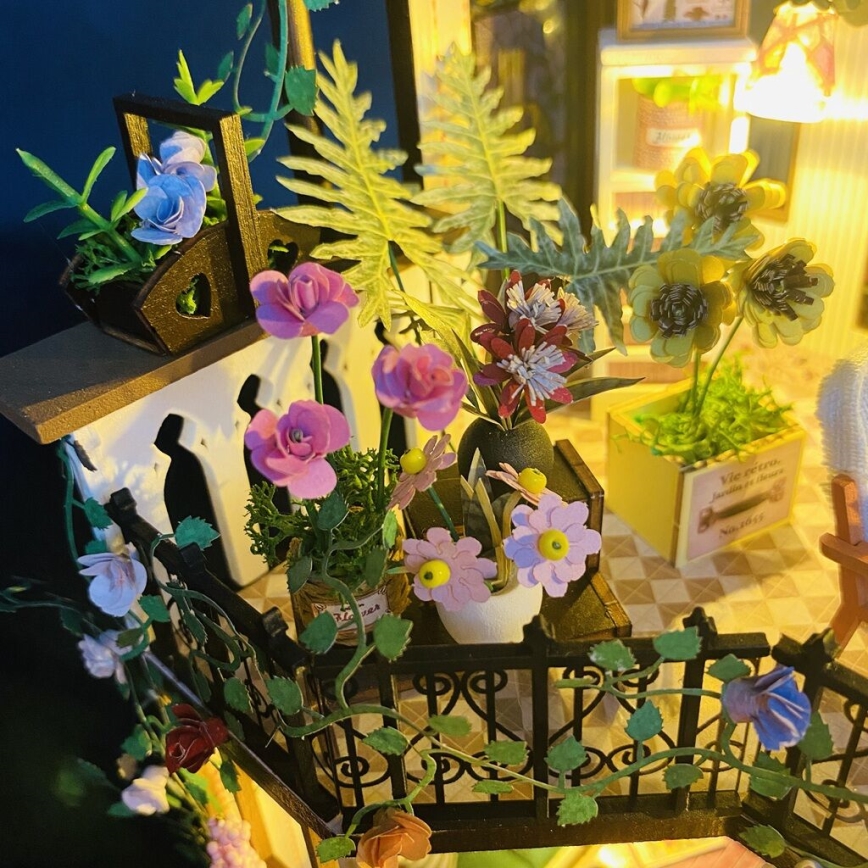 2Kids Toys - Miniatura kućice Darcyin cvjetna kuća 2xAAA