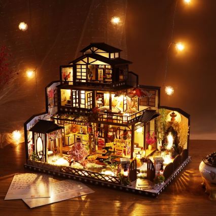 2Kids Toys - Minijatura Raskošna vila Sakura 2xAAA