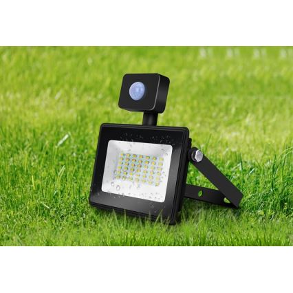 Aigostar - LED Reflektor sa senzorom LED/50W/230V 4000K IP65 crna