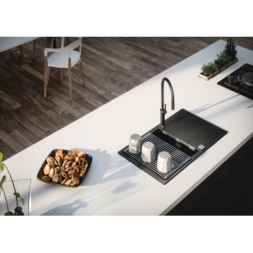 ALVEUS 1132179 - Slavina za sudoper s izvlačivom tuš slavinom NERINA 46,8 cm crna