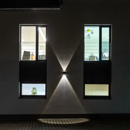 Brilagi - LED Solarna zidna svjetiljka PYRAMID LED/2W/3,2V 1300 mAh IP54