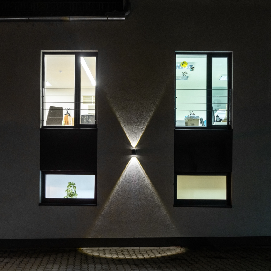 Brilagi - LED Solarna zidna svjetiljka PYRAMID LED/2W/3,2V 1300 mAh IP54