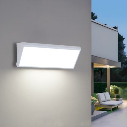 Brilagi - LED vanjsko zidno svjetlo s detektorom pokreta TRIANGLE LED/42W/230V 45 cm bijela IP65