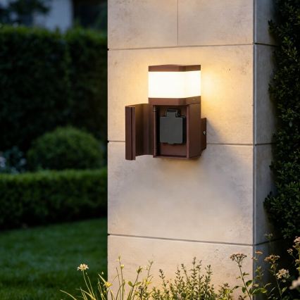 BRILAGI - Vanjska zidna svjetiljka s SCHUKO utičnicom PILLAR 1xG9/11W/230V IP44 smeđa