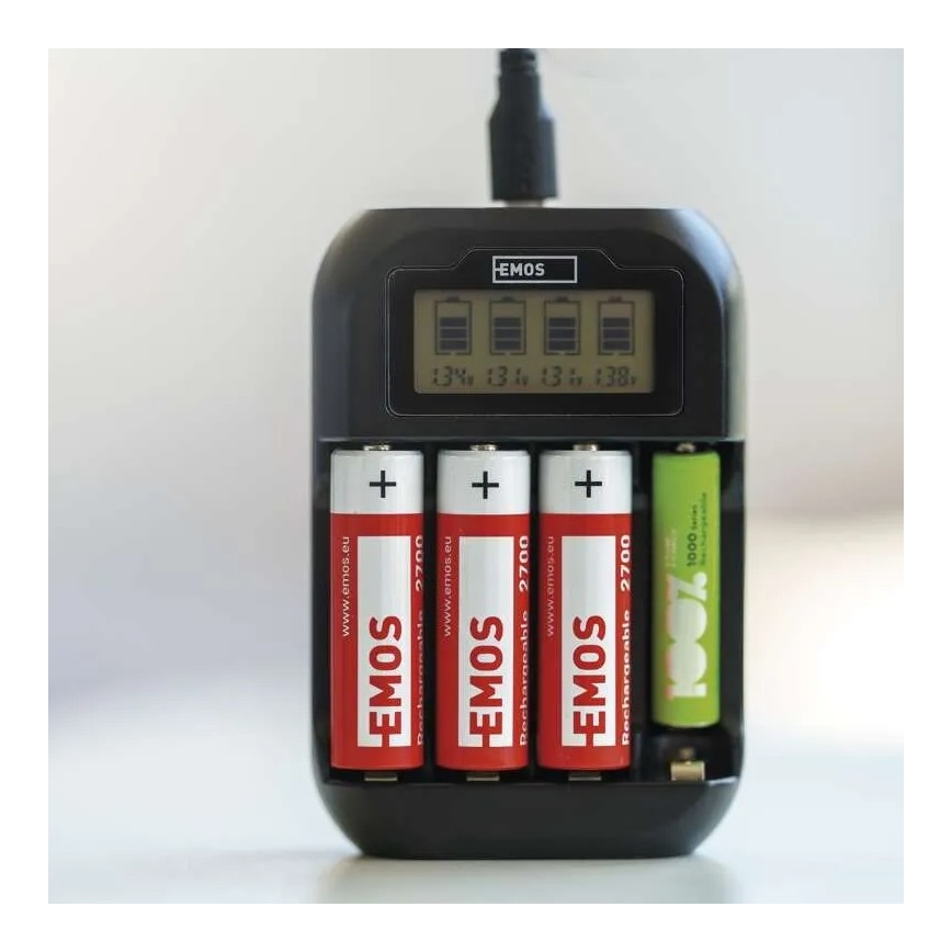 Punjač za baterije s LCD zaslonom 4xAA/AAA 5V