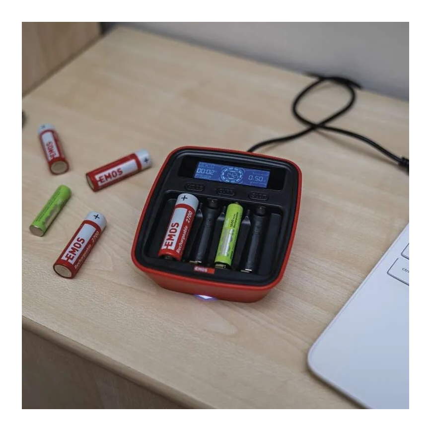 Punjač za baterije s LCD zaslonom 4xAA/AAA 5V