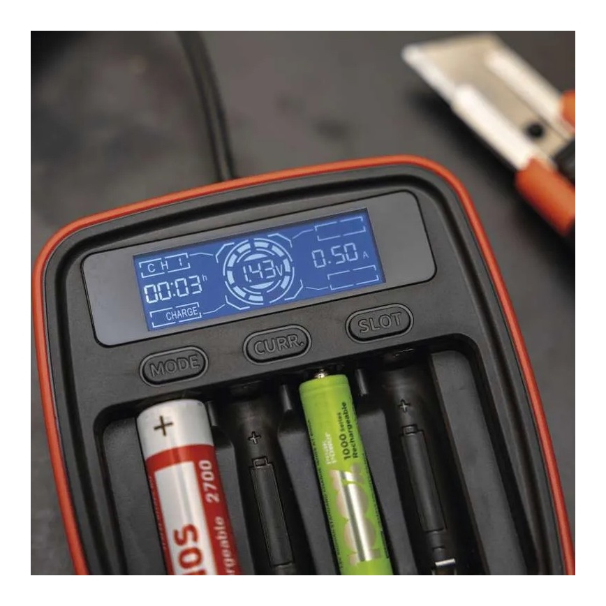 Punjač za baterije s LCD zaslonom 4xAA/AAA 5V