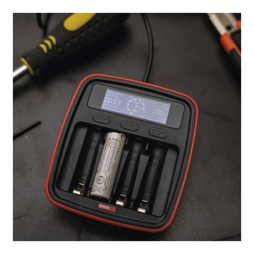 Punjač za baterije s LCD zaslonom 4xAA/AAA 5V