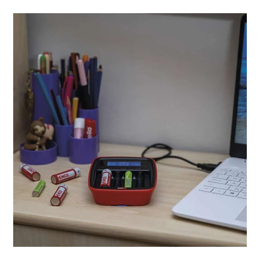 Punjač za baterije s LCD zaslonom 4xAA/AAA 5V
