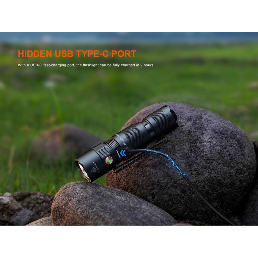 Fenix PD26RACE - punjiva LED svjetiljka s mogućnošću prigušivanja, USB, 1600 mAh, IP68, 1300 lm, 556 h, crna