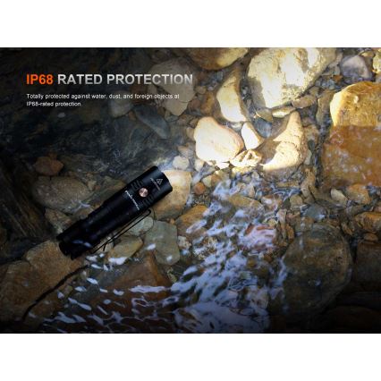 Fenix PD26RACE - punjiva LED svjetiljka s mogućnošću prigušivanja, USB, 1600 mAh, IP68, 1300 lm, 556 h, crna