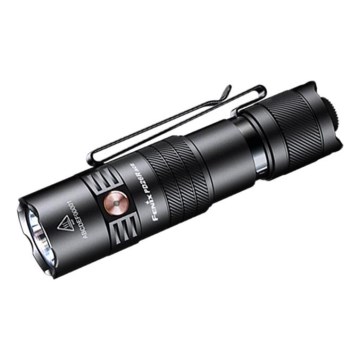 Fenix PD26RACE - punjiva LED svjetiljka s mogućnošću prigušivanja, USB, 1600 mAh, IP68, 1300 lm, 556 h, crna