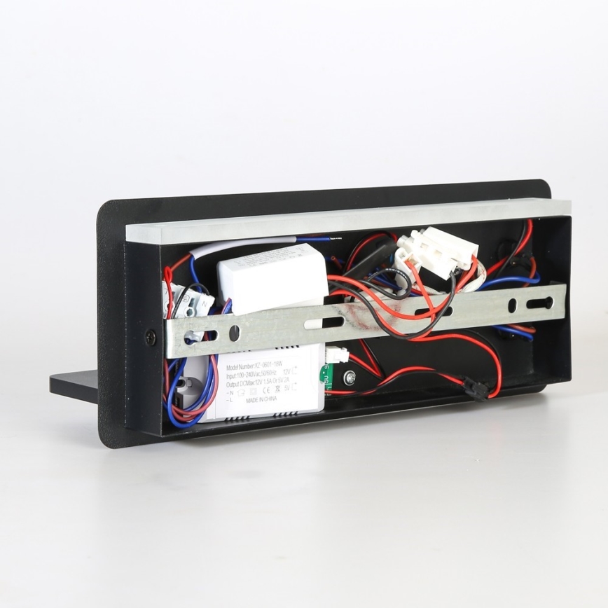 Immax 08287L - LED Zidna reflektorska svjetiljka s policom, USB portom i bežičnim punjenjem Be PREPARE LED/3W/230V + LED/3W crna