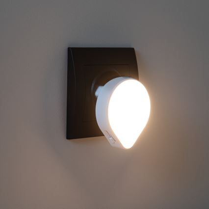 LED orijentacijska svjetiljka s mogućnošću prigušivanja i senzorom sumraka za utičnicu ULOV LED/0,5W/230V bijela