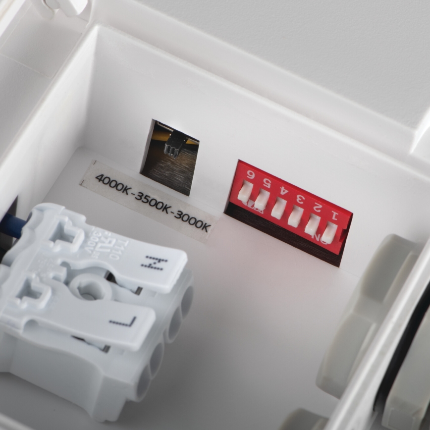 LED Vanjska stropna svjetiljka sa senzorom pokreta BENO LED/24/30W/230V 3000/3500/4000K IP65 bijela uglast