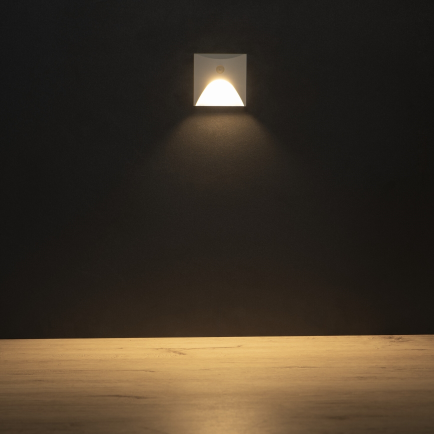 LED svjetiljka za stepenište s senzorom pokreta i sumraka EXIN LED/2,5W/230V 3000K IP65 bijela kvadratna