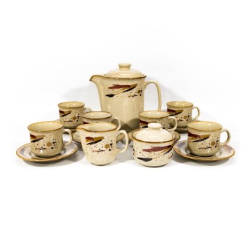 Keramički set 6x šalica sa tanjurićem, 1x vrč s poklopcem, 1x šećernica i 1x posuda za mlijeko