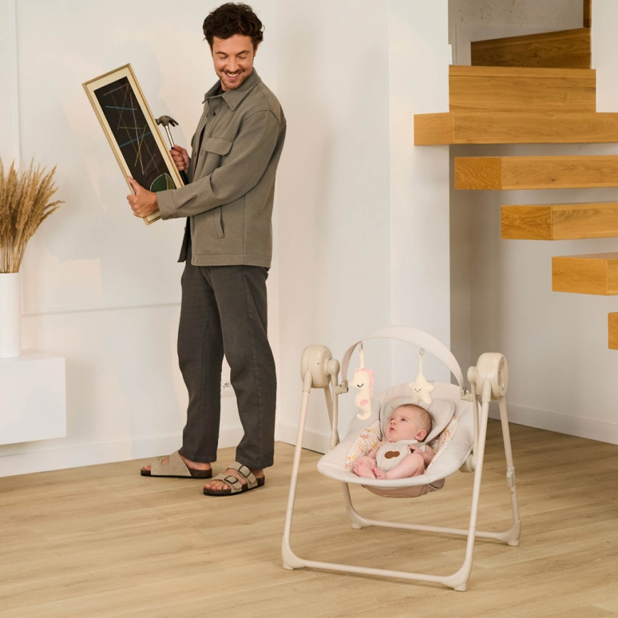 KINDERKRAFT - Dječja ljuljačka s melodijom SWINGEE bež 4xAAA/230V