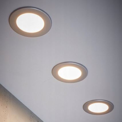 Komplet 3x LED ugradnih kupaonskih svjetiljki LED/6W/230V IP44, srebrne