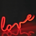 LED neonska zidna dekoracija LOVE LED/3W/3xAA USB crvena