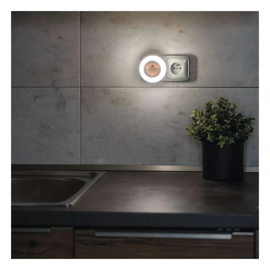 LED noćno svjetlo s senzorom i utičnicom LED/0,3W/230V