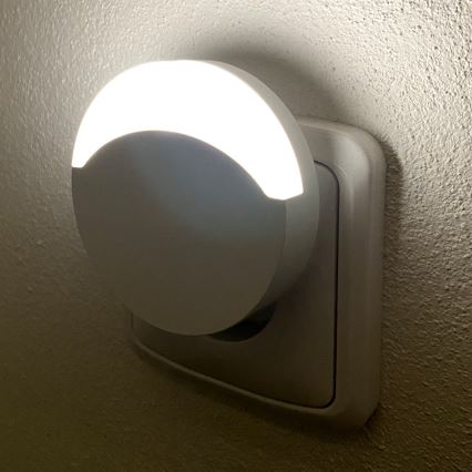 LED Noćno svjetlo sa senzorom SAMSUNG CHIP LED/0,5W/230V 65mm 4000K okruglo