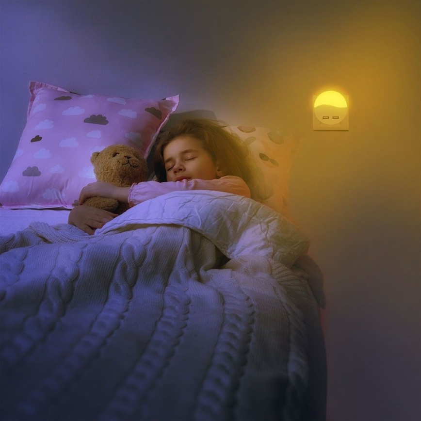 LED noćno svjetlo s sumrak senzorom za utičnicu 2xUSB LED/0,45W/230V 3000K