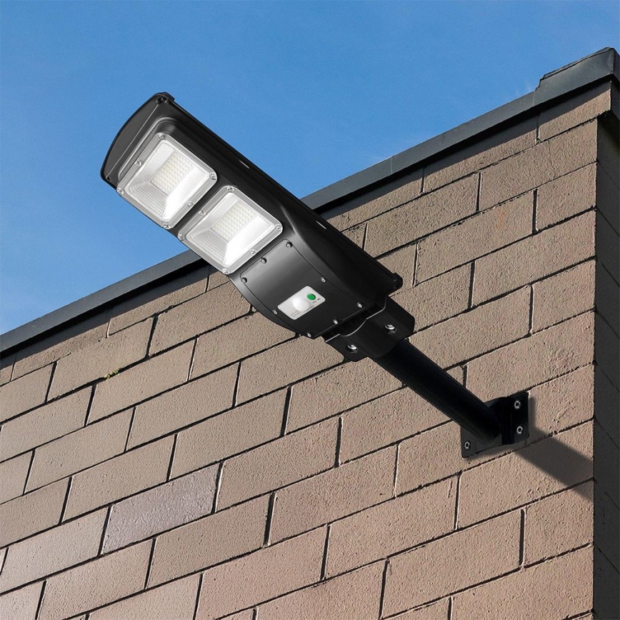 LED Prigušiva solarna ulična svjetiljka sa senzorom pokreta i dana/noći LED/8W/3,2V 6000K IP65 9000 mAh crna + daljinski upravljač