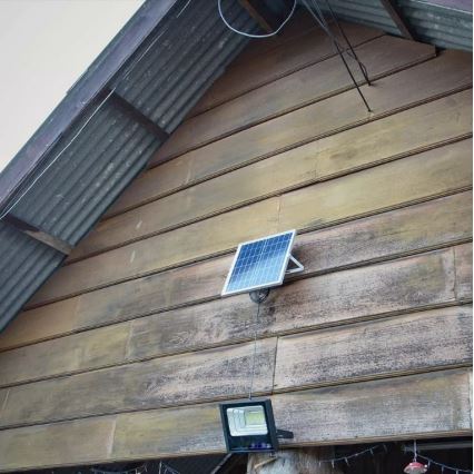 LED Prigušivi solarni reflektor LED/16W/3,2V 4000K IP65 10000 mAh + daljinski upravljač