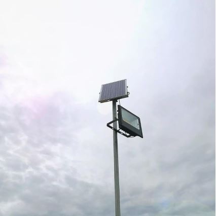 LED Prigušivi solarni reflektor LED/16W/3,2V 4000K IP65 10000 mAh + daljinski upravljač