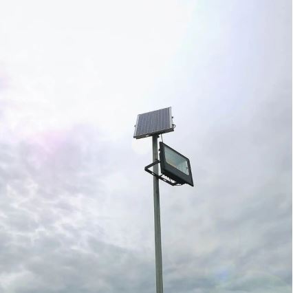 LED Prigušivi solarni reflektor LED/20W/6,4V 4000K IP65 10000 mAh + daljinski upravljač
