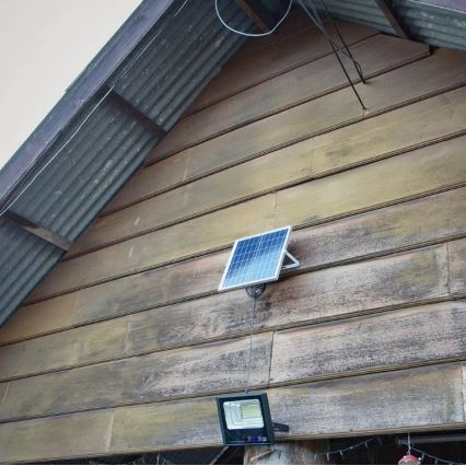 LED Prigušivi solarni reflektor LED/20W/6,4V 4000K IP65 10000 mAh + daljinski upravljač