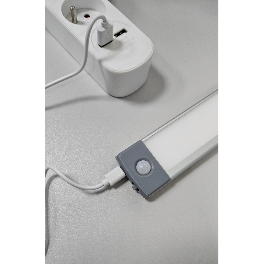 LED Punjiva rasvjeta za namještaj sa senzorom LED/2,5W/5V USB 800 mAh 4200K 32,5 cm