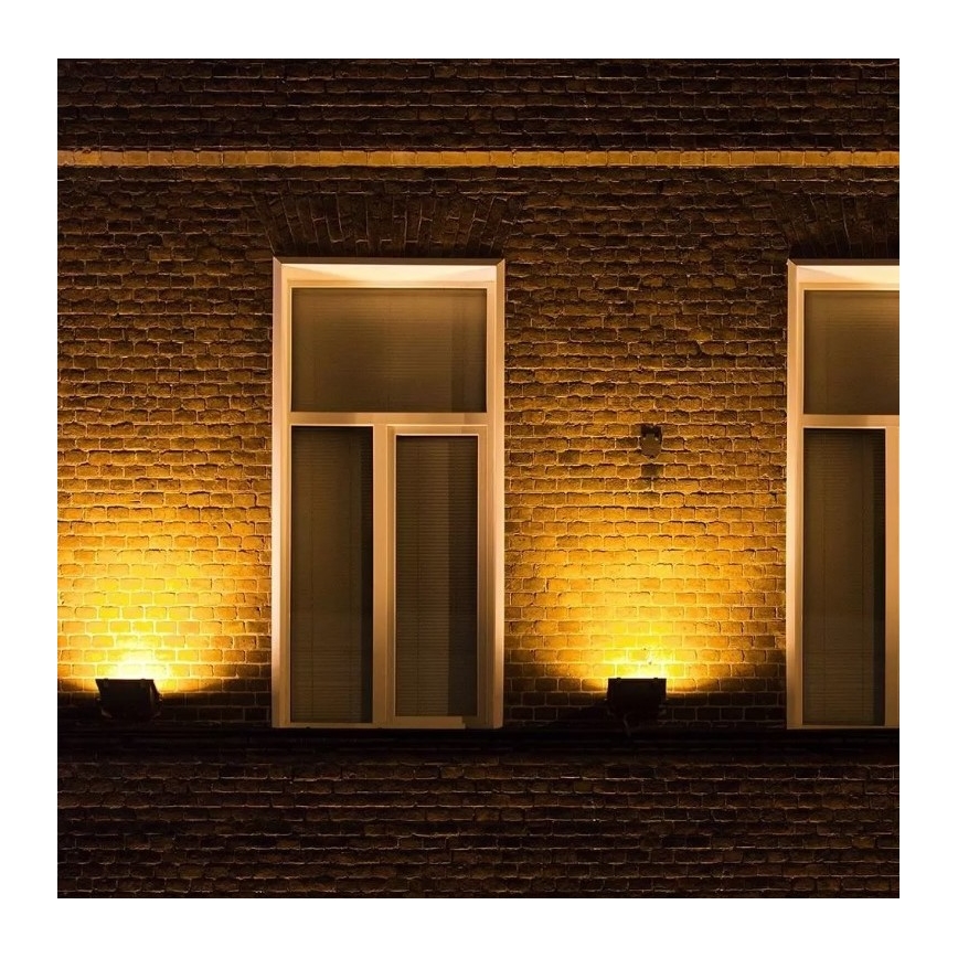 LED Reflektor LED/50W/230V IP65 3000K crna