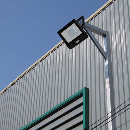LED Reflektor sa senzorom LED/50W/230V 6500K IP65 crna