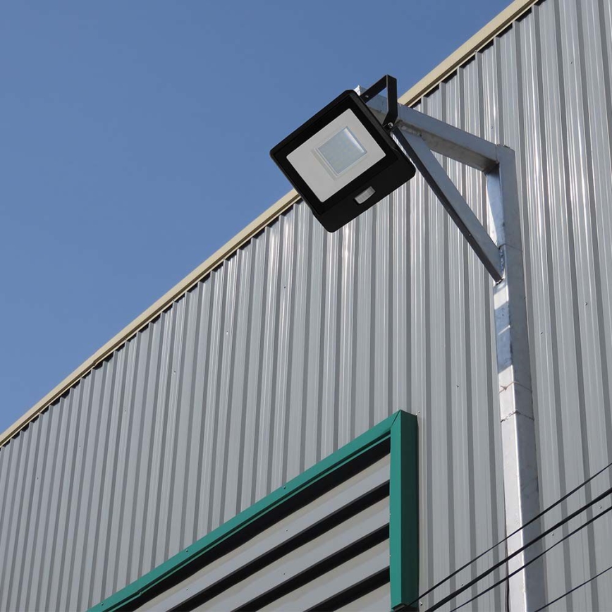 LED Reflektor sa senzorom LED/50W/230V 6500K IP65 crna