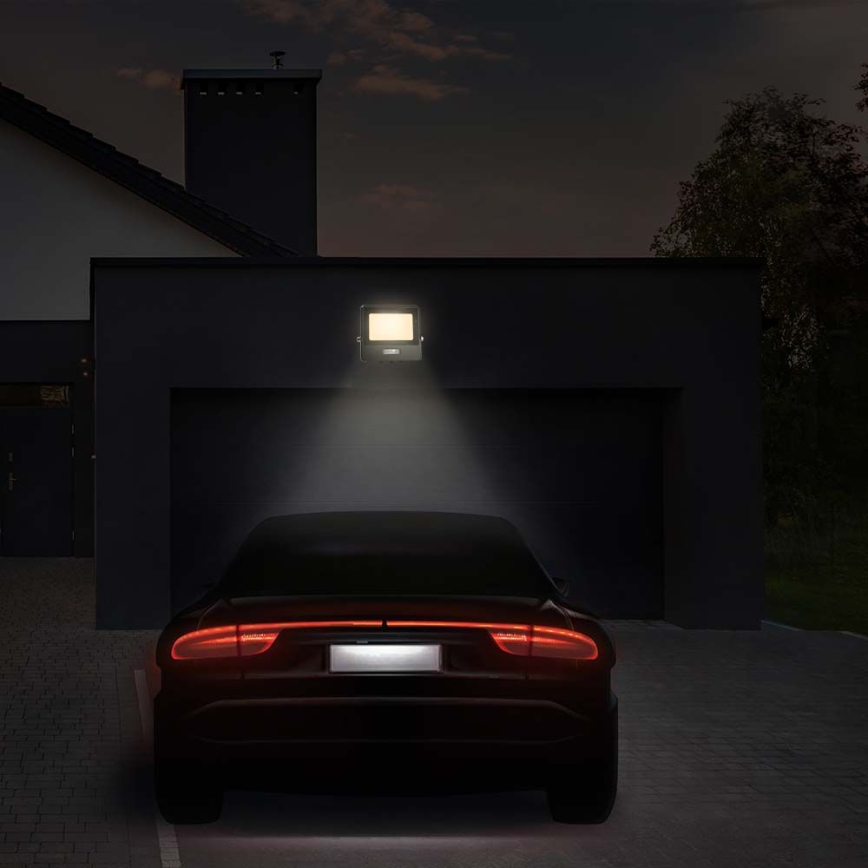 LED Reflektor sa senzorom LED/50W/230V 6500K IP65 crna