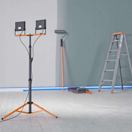 LED reflektor sa stalkom 2xLED/100W/230V 4500K IP65 crna/narančasta