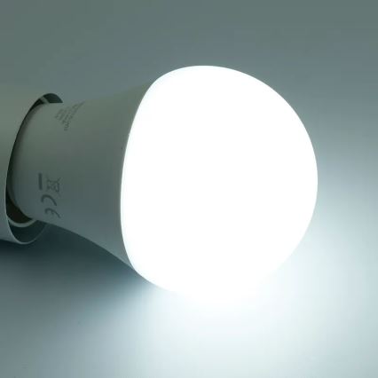 LED RGBW Prigušiva žarulja A60 E27/9W/230V 2700-6500K Wi-Fi Tuya