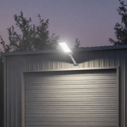 LED podesiva solarna ulična svjetiljka sa senzorom VENICE LED/100W/3,2V 6000 mAh IP65 crna + daljinski upravljač