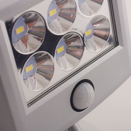 LED Solarna svjetiljka sa senzorom pokreta i dan/noć LED/3xAA IP44