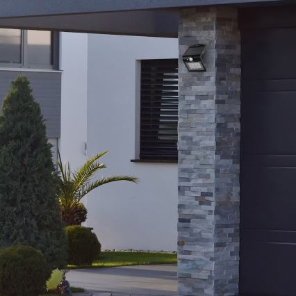 LED Solarna svjetiljka sa senzorom za pokret i dan/noć LED/1,5W/1200 mAh 3,7V IP65