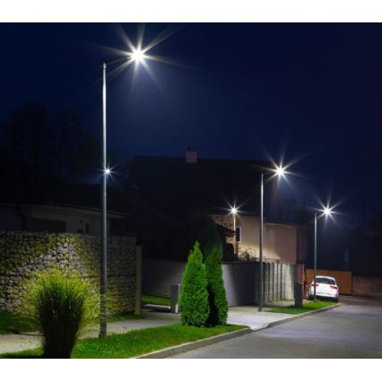 LED solarna ulična svjetiljka s senzorom STREET LED/15W/7,4V 4000K IP65 5400 mAh