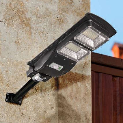 LED Solarna ulična svjetiljka sa senzorom STREET 2xLED/6W/3,2V 12000 mAh IP65 + daljinski upravljač