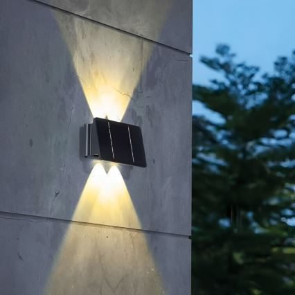 LED Solarna zidna svjetiljka 4xLED/1,5W/3,7V 1500 mAh IP54 crna