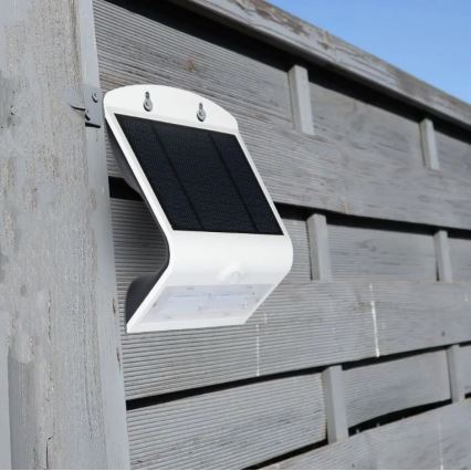 LED Solarna zidna svjetiljka sa senzorom LED/3W/3,7V 3000/4000K IP65 2000 mAh bijela
