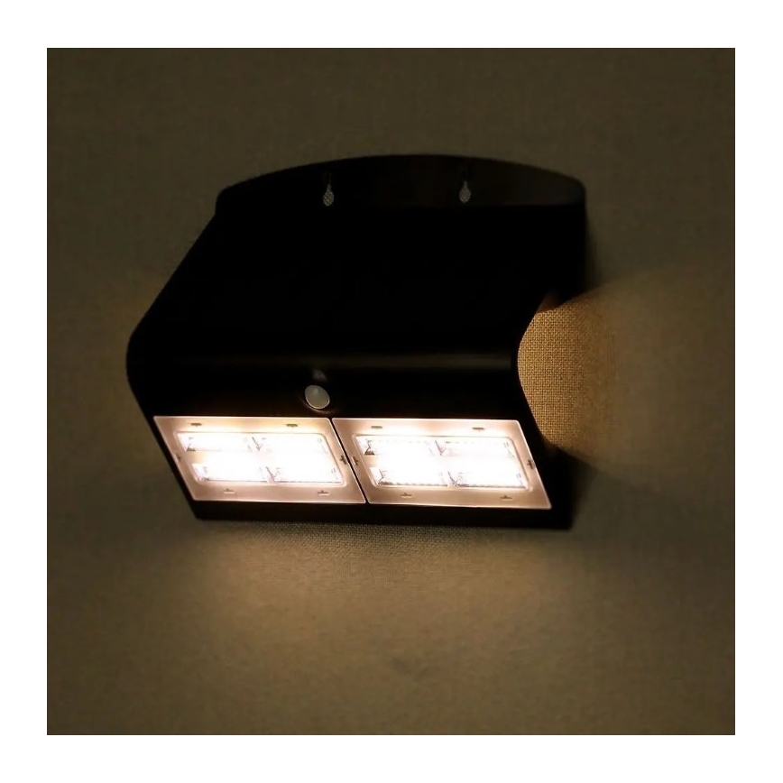 LED Solarna zidna svjetiljka sa senzorom LED/7W/3,7V 4000K IP65 crna