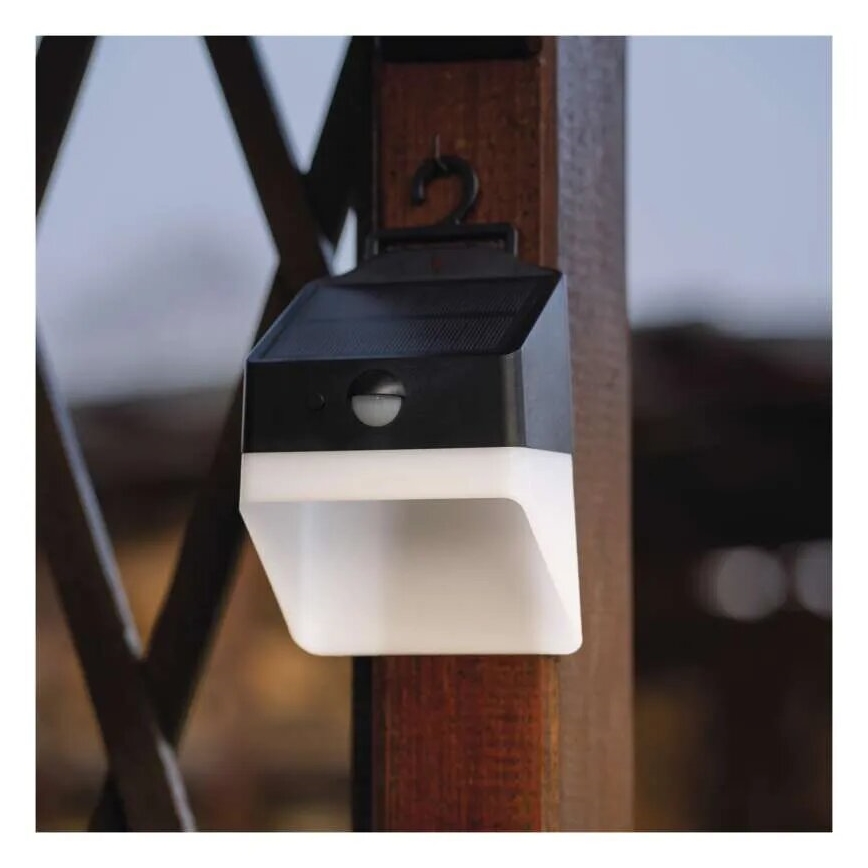 LED Solarna zidna svjetiljka sa senzorom LUMI LED/3,7W IP65 crna